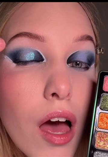 A little sparkle and the whole look comes alive — @SOFINA 🤩 💚16-Color Natural Star Eyeshadow Palette — 08# Ambition #cheeryep #qianyan #shimmereyeshadow #glittermakeup #fyp