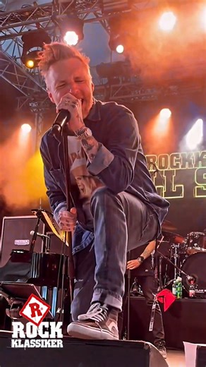 Rockklassikers Allstar levererade på Sweden Rock Festival! 🤘🔥 #swedenrock #swedenrockfestival #srf #rockklassikerallstar #allstar #rockklassiker #mikkeydee #robertwells #blazebayley #nickeborg #ninasöderquist | Rockklassiker