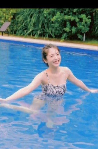 浜辺美波の水着アーカイブ特集