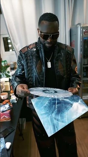 💿 GIMS découvre le disque de son album 💎