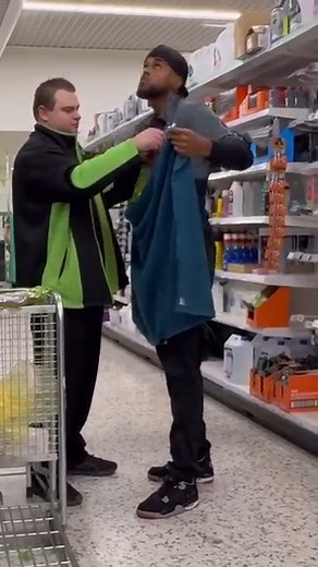 62K views · 818 reactions | Getting People to Help me STEAL!! Prank #viral #prank #funny #reels #funnyvideos #explore #ar4 #iprankpeople #reelsinstagram #explorepage #nelk #fypchallenge | 퐊 퐀퐑ퟒ 퐂퐎퐌퐄퐃퐈퐀퐍 | Facebook