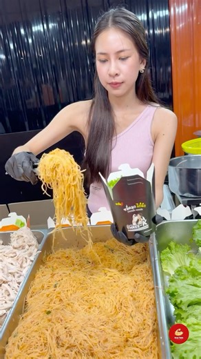 Shredded Chicken Tom Yum Noodles, served by A Beautiful Vendor in Bangkok 🍜