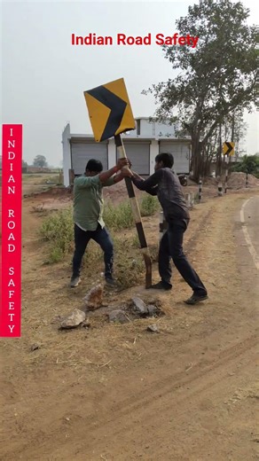 Chevron sign board repairing and cleaning #roadsafety #trending #shorts #viral