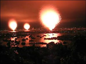 Oops! Planned 20-minute fireworks show explodes in seconds