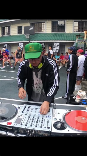 SGT VEZ INSIDE THE WAITING ROOM! #FUGAZI #fyp #dj #BALLERROOM #basketball