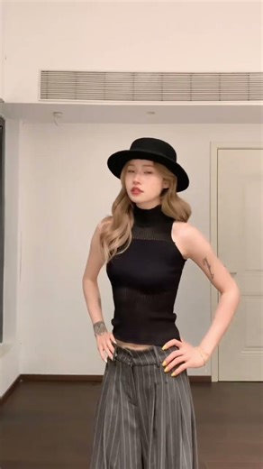 Summer Outfits: Sister Style Halter Tops - Effortlessly Elegant