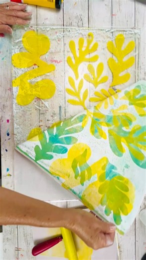 11K views · 532 reactions | Summer on a plate!  @painterofthought played with juicy layers of pink, green, and yellow using Matisse-inspired stencils on the 18 x 24” poster-Gelli Arts® plate. The scale is so freeing-it invites bold moves and breezy color play. We’re loving how these vibrant layers come to life! ☀️ Shop Poster Plate: https://shorturl.at/Be5jb | Gelli Arts - Gel Printing Plate | Facebook