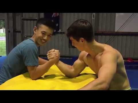 Skinny Kid Beats Body Builder in an Arm Wrestle?!
