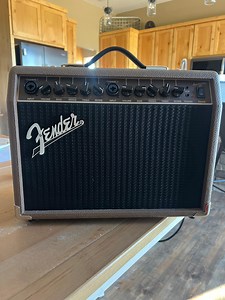 Watch Fender Aucousticsonic 40 amp on Amazon Live