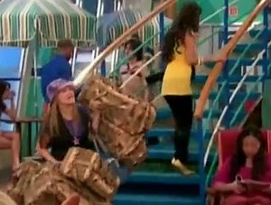 The Suite Life on Deck S02E06 Family Thais