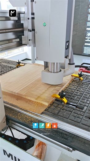Full processing video available! 🔥Showcase the new SK-PRO CNC router for guitar relief carving at the UTECH showroom. ✅Automatic tool change for improved efficiency and precision. ✅Mini and compact design, smaller footprint but powerful functionality. 📐 Available in four processing sizes: 600x1200mm, 1500x3000mm, 2000x3000mm, and 2000x4000mm, perfectly suited for workshops of all sizes. Whether it's wooden plate engraving or other creative crafts, SK-PRO can help you achieve it! #utechcnc #ute