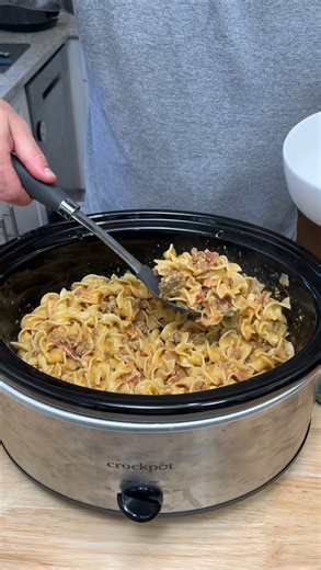 It's like having a Burger in a Bowl! 🤤 This Bacon Cheeseburger Noodle Bake has all the flavors of a classic bacon cheeseburger — but in creamy, cheesy noodle form. This one’s pure comfort food and ridiculously easy to make. Perfect weeknight dinner, no oven needed! | Sean Alexander