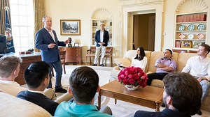 President George W. Bush surprises SMU’s student veteran groups