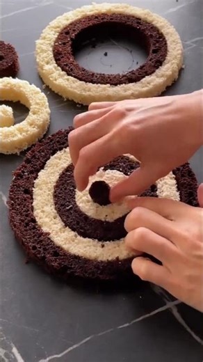 Assembling a chess cake! Save it! #cake #cakedecorating