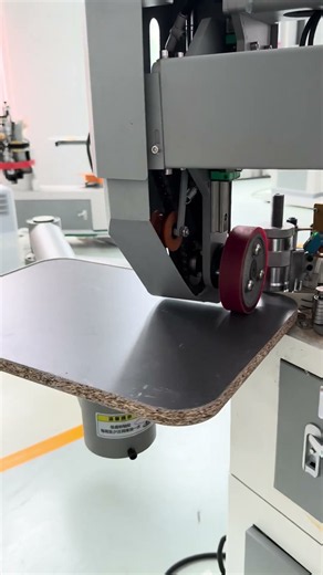 Automatic edge banding machine