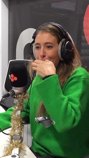 m80 Rádio on Instagram: "Sempre que a Vanda Miranda e a Ana Moreira se juntam... a pergunta que se faz é “Mas o que é que se passa aqui?” 🤷‍♀️ E neste podcast é igual! Ligam os microfones e falam de tudo, desde culinária, cuecas com pelos púbicos, celebridades, a filmes e trends... um podcast que serve até de “Linha de Queixas”. 😅 Se não ouviu os últimos episódios, pode ouvir em m80.pt, no Spotify e em Apple Podcasts 🎧"