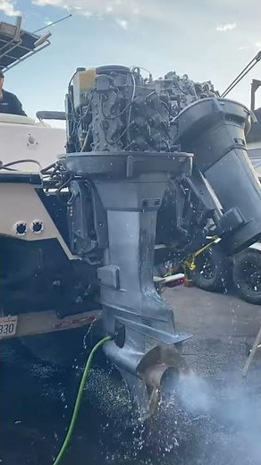 Yamaha 200 Outboard 2 strokes Running
