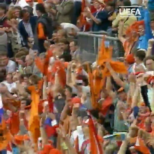 #OnThisDay 1988 Netherlands beat the Soviet Union 2-0 in the European Championship Final. Marco van Basten scored the second goal, with this stunning volley… one of the most memorable goals of all time! 🇳🇱🏆 | Nostalgia Futbolera