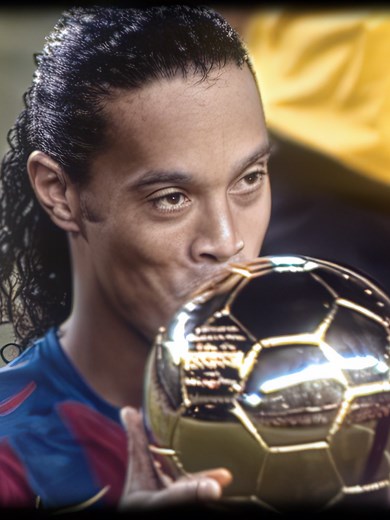 Ronaldinho is Back: Best Ronaldinho Moments and Skills
