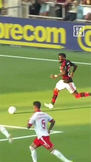 Samuel Lino scores the first for Flamengo 🇧🇷🤝