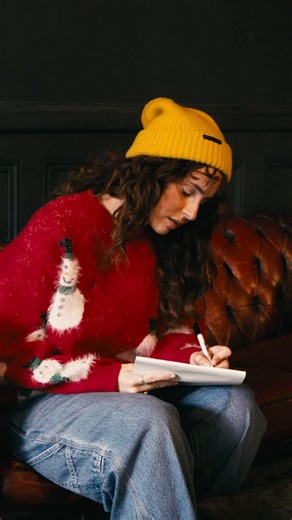 It's so easy to send a Christmas card and spread some festive cheer ✨💌. Pick your card, write your message, stick on a stamp, and pop it in a Postbox. For last posting dates and more, visit http://ms.spr.ly/6187tXwSt #itsmorethanjustacard | Royal Mail