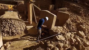 180K views · 6.7K reactions | As descobertas em Gobleki Tepe e Karahan Tepe levantam questões profundas sobre o início da história humana. #AlienígenasDoPassado | HISTORY | Facebook