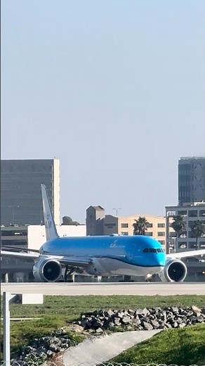 B787-10 Dreamliner at LAX