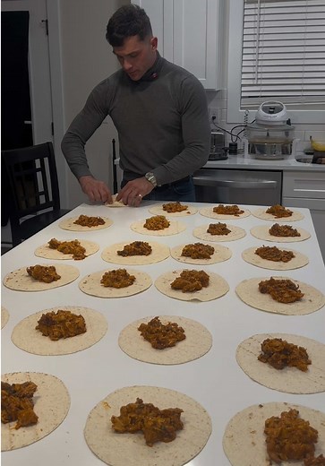 High-Protein Chicken Burrito Meal Prep (24 Burritos)