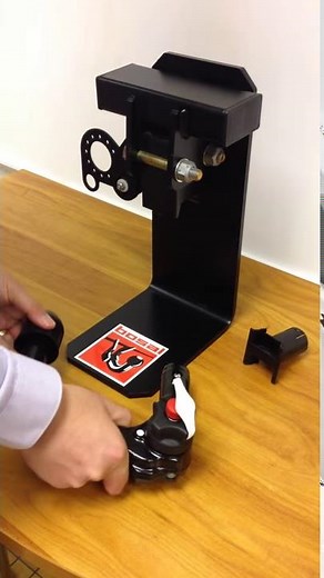 Bosal AK40 Detachable Tow Bar