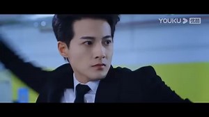 2.5K views · 99 reactions | 霸总为白富美揍飞渣男！渣男被打得鼻青脸肿丝毫无还手之力！ CEO beat up my cheating bf to protect me! My bf had no power to fight back! #GuoJianan #YangXueer #郭迦南 #杨雪儿 #LoveStrikesBack #反击罗曼史 #YOUKU #优酷 | 优酷Youku | Facebook