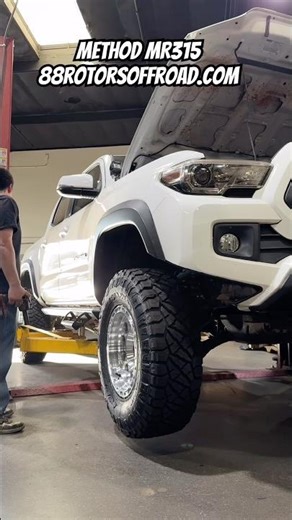 Body Mount Chop and High Clearance Cut for 285/75/17 and Method MR315 On A Tacoma