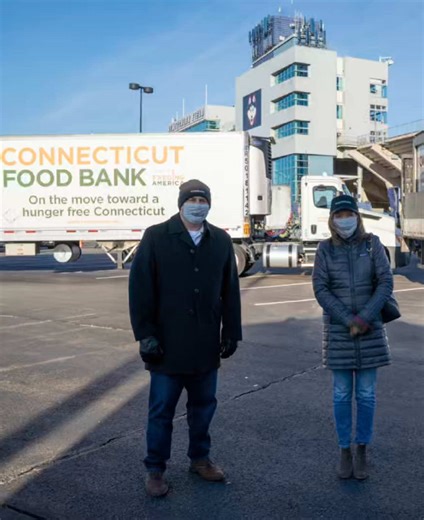 Today marks five years since Foodshare and Connecticut Food Bank merged. Over the past five years, working as one organization has strengthened food access across Connecticut and expanded our collective impact. This anniversary honors the power of collaboration and everyone who helps make our mission at Connecticut Foodshare possible. 💚🚛💙🍏 #merger #ConnecticutFoodshare