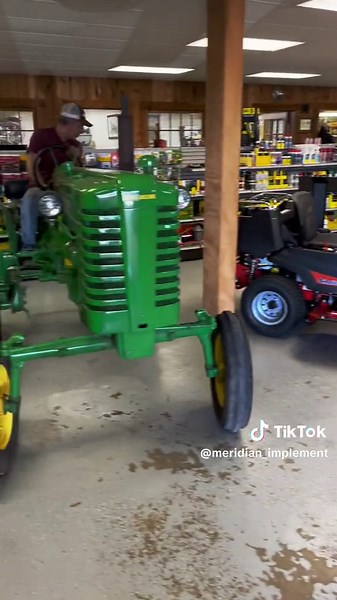 1948 John Deere Model M Tractor #johndeere #tractor #johndeeregreen #vintagetractor #farm #america