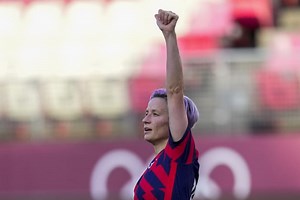 Video: Megan Rapinoe scores Olympic ‘Olimpico’ on corner kick