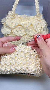 17K views · 148 reactions | Learn step by step>>> https://crochetellen.blogspot.com/2025/10/super-easy-crochet-tote-bag-step-by.html | Videos Viral ID | Facebook