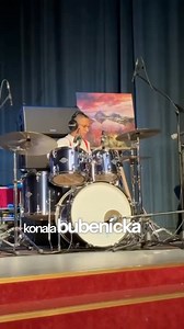 Aj tento chalanisko to v sebe má a nemôže prestať ✌🏼 Je to pre nás obrovská radosť vidiet mládež hrať, tvoriť, inšpirovať sa našou hudbou…. Držíme ti palce na tvojej ceste a prajeme ti ešte mnoho úspechov, rob čo ťa baví, ono sa to odvďačí! | Medial Banana