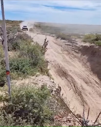 😳😳😳 #racing #race #truck #4x4 #offroad #trucks #truckporn #offroading #baja #dirt #bfgoodrich #kingshock #foxracing #prerunner #Bajacalifornia #racetruck #trophytruck #longtravel #carbonfiber #baja1000 #baja #Bajaprerunners #desert #chevy #ford #desertracing #mazzullaoffroad #Camburgracing #beardseats #steelit #instagood #offroading | Baja Prerunners