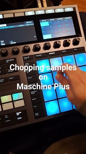 Chopping some soulful samples on maschine plus #maschine #nativeinstruments #boombap #mpc #flstudio