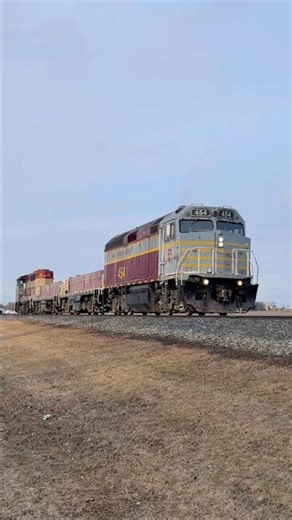 IANR 454 headed to tie up after spotting empty soybean train in Garner! Odd daylight action! #train
