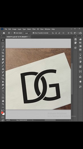 Diseñando un Impactante Logo DG