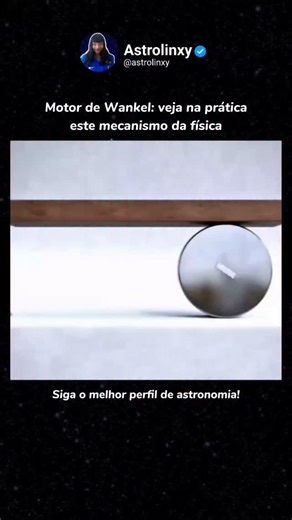 Caroline Oliveira | Astronomia on Instagram: "Esse é o Motor Wankel, uma obra-prima da engenharia que substitui o movimento linear pelo rotativo! Em vez de cilindros, temos um rotor em forma de triângulo que gira dentro de uma carcaça oval. E enquanto o rotor gira, ele cria câmaras de volume variável. Em uma única rotação, ele consegue completar os ciclos de admissão, compressão, combustão e exaustão simultaneamente em diferentes lados do triângulo! 🔼⚙️ Por ter menos peças móveis e um movimento