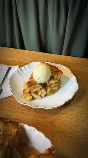 🍎 Classic Homemade Apple Pie 🥧 Hope you all had a wonderful Christmas! 🎄✨ Flaky hand-made crust perfectly spiced Honeycrisp & Granny Smith apples 🤍 Not too sweet, cozy, and perfect with homemade vanilla ice cream 🍨 ✨ Made completely from scratch ✨ Soft & tart apple filling ✨ Golden, buttery crust 📌 Tip: Dot filling with butter for extra richness (optional!) Serve warm & enjoy a cozy winter dessert 🥧 ⸻ 🏷️ Hashtags #ApplePie #HomemadePie #FromScratch #WinterDesserts #CozyBaking