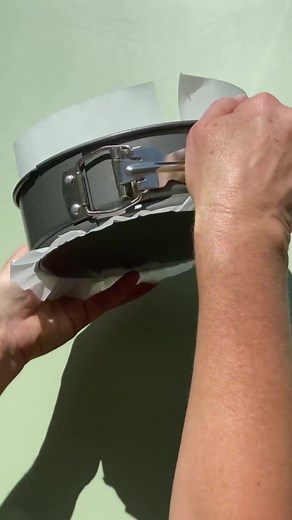 Easy Way to Line a Round Springform Cake Pan