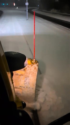 Snow plough action - One big push 😉 #snow #snowfall #snowing #snowday #snowstorm #gritting #winter #winterseason #daftrucks #snowplough #snowplowing DAF Trucks UK Econ Engineering | Highway Harper