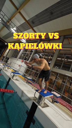 Szorty vs kąpielówki! 🥳 Wiele osób nie wierzy mi kiedy mówię, że luźne spodenki lub szorty spowalniają ich w wodzie. No to robimy test. Dużo? Niedużo? Dajcie znać! Fit your swim 🏊🏼‍♂️ #triathlontraining #fyp #dc #swimtok #swimsuit #swimming #dlaciebie | Team Drozd