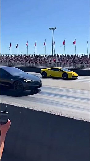 Lamborghini Huracan vs Tesla Model S Plaid — DRAG RACE! ⚡️🔥