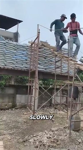 This Construction Trick Pushes Piles 20 Meters Deep