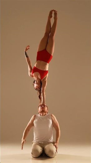 🇺🇦 Model poses for photoshoot📸 Acrobatics. Models Anna and Oliver