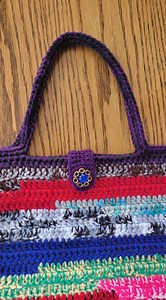 Crochet Button Hole/Latch for Crochet Purse/Bag #crochetbuttonhole #crochetbyjen #crochetlove #crocheter #crochethandmade #crochetinspiration #fypシ #crochetlovers #crochet #gantsilyo #fypviralシ | Simply Yarn