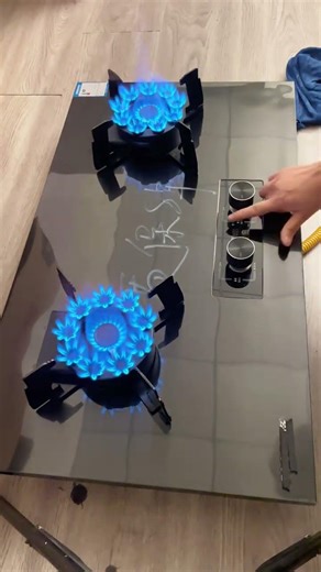 Black Titanium Steel High-Power Flip Stove Gas Stove Buying Guide Gas Stove and Range Hood Set.